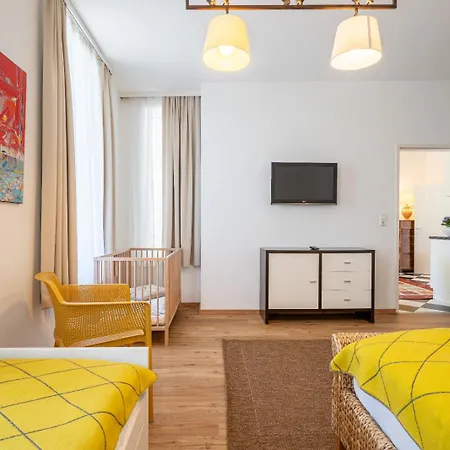 아파트 Art Mutters -